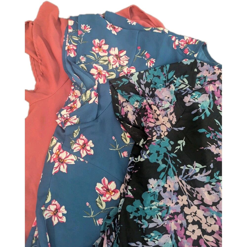 Womens Torrid Top Blouse Lot Of 3 Size 3. Black, Flower, Coral